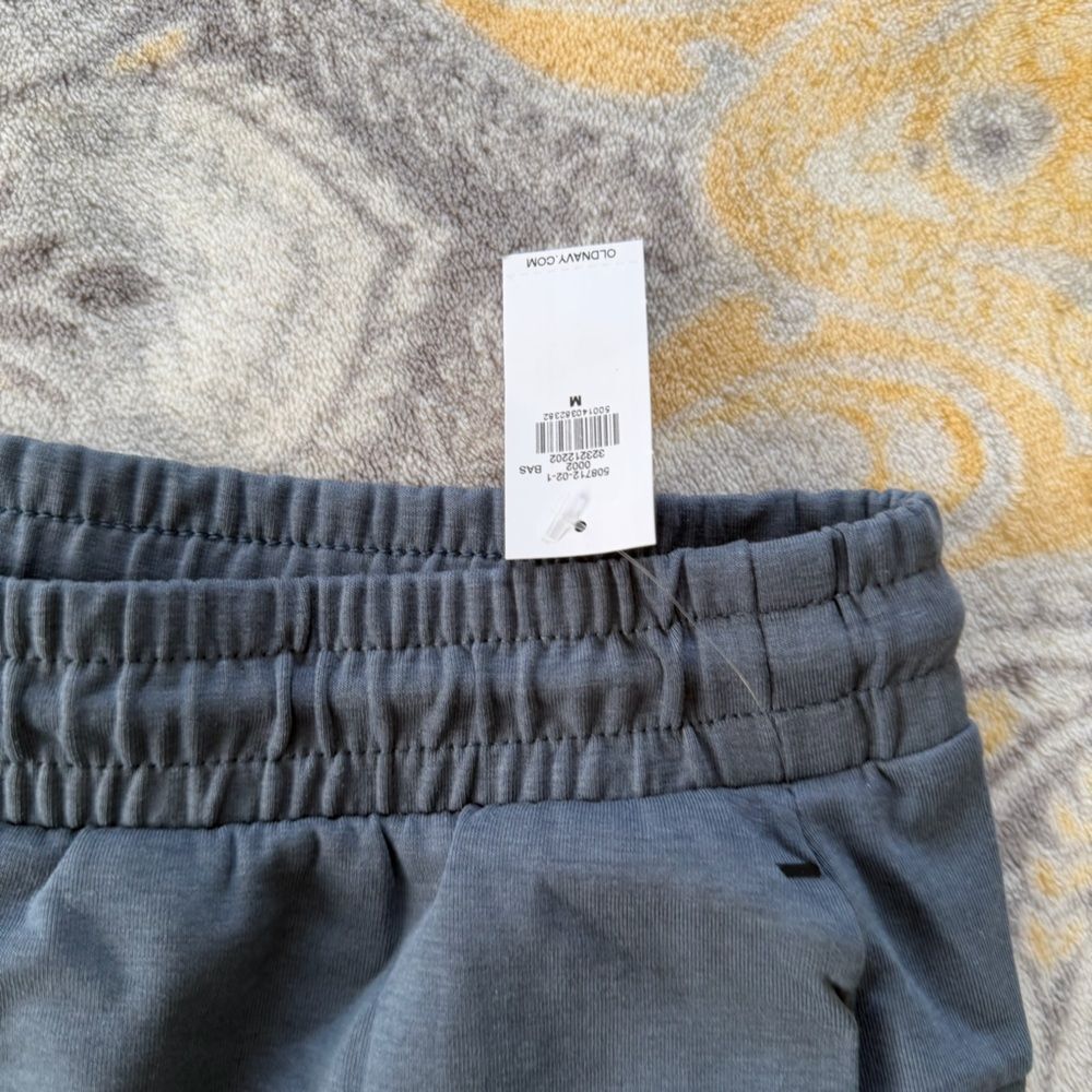 Old navy dynamic taper sweat pants size medium - Picture 3 of 3